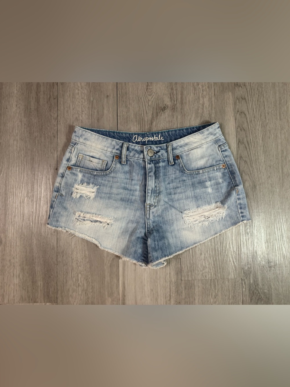 Aéropostale High-Rise Shorty Light Wash Distressed Cut Off Denim Shorts Size 6.